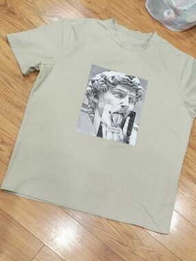 Source Unknown Beige Graphic Short Sleeve Tee with Statue Print